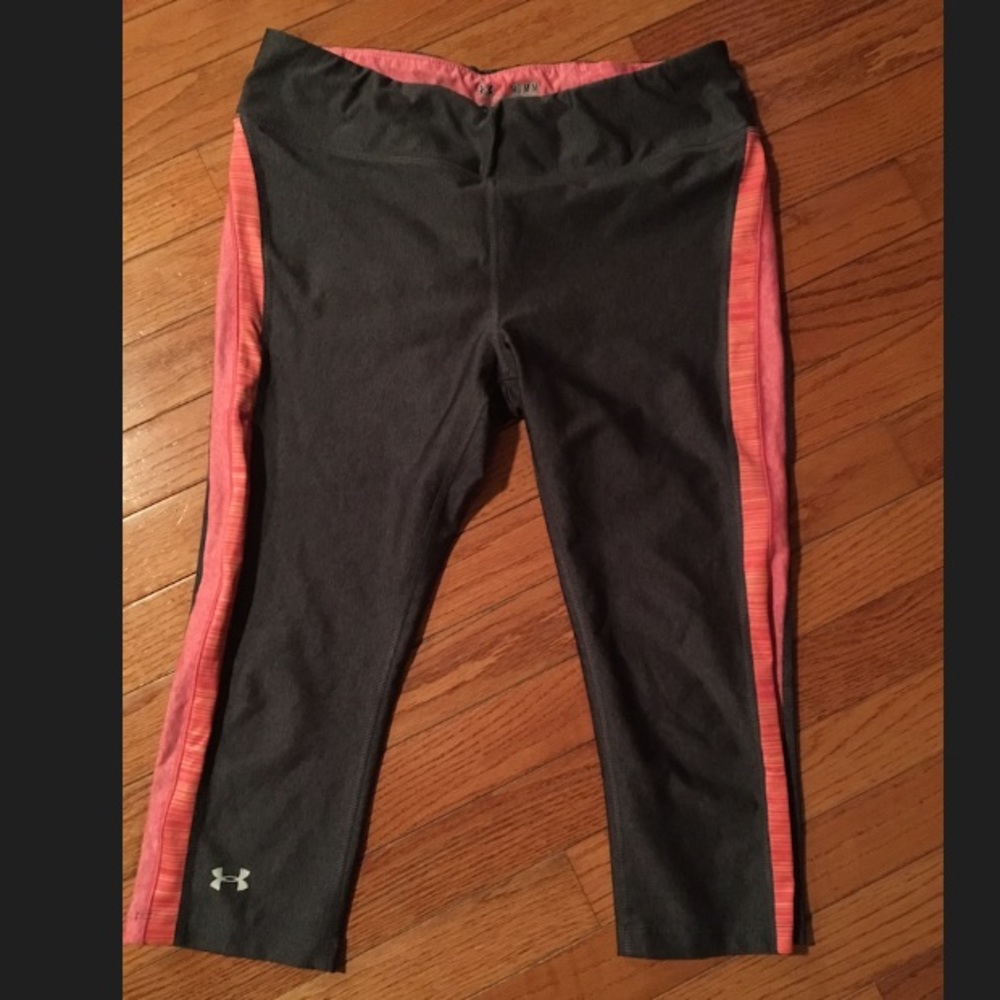 Under Armor Capri gray/coral leggings EUC -  M